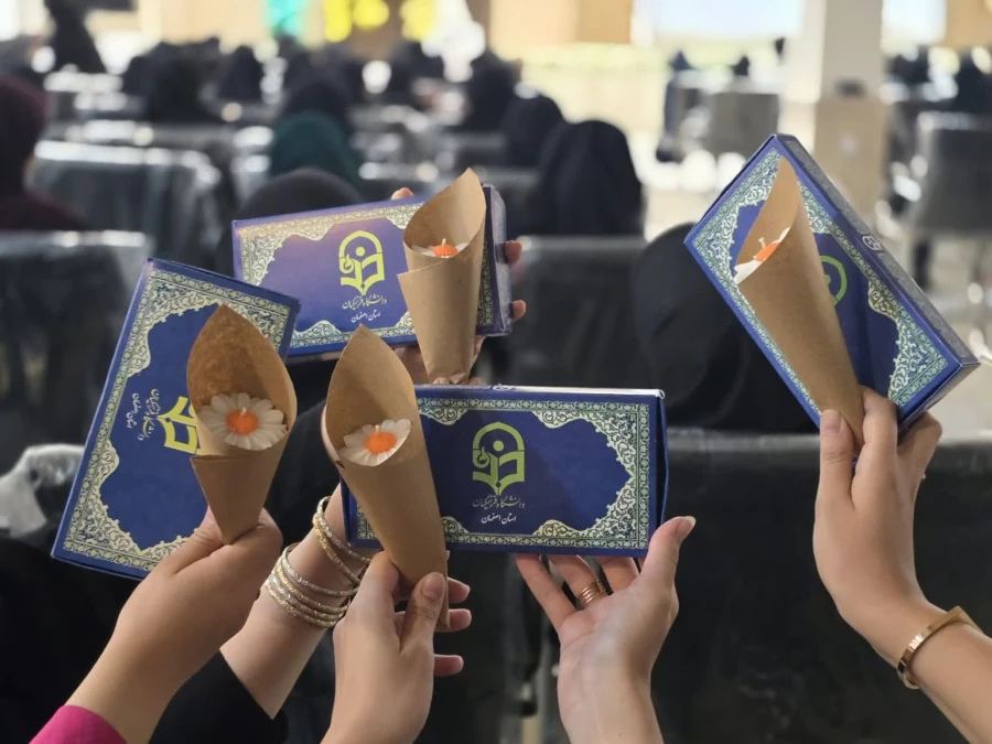 گزارش تصویری جشن  روز معلم و دهه کرامت در دانشگاه امام خمینی (ره) کاشان 9