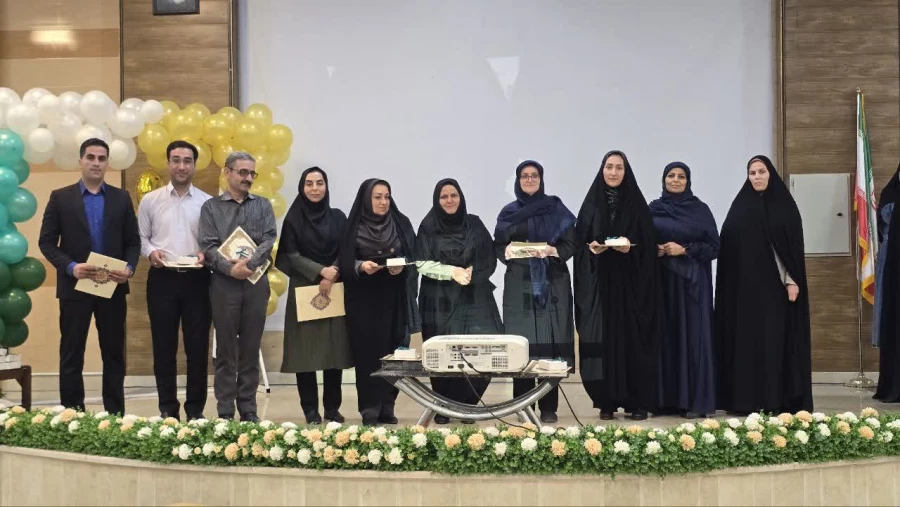 گزارش تصویری جشن  روز معلم و دهه کرامت در دانشگاه امام خمینی (ره) کاشان 10