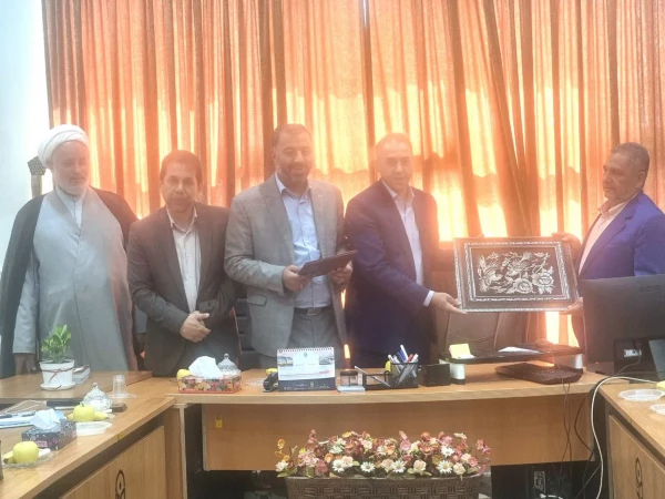 بازدیدمسئولین امور حقوقی و امور رفاهی دانشگاه فرهنگیان سازمان مرکزی ، مدیریت امور پردیس های دانشگاه فرهنگیان اصفهان و هیات همراه از مرکز امام خمینی کاشان 4