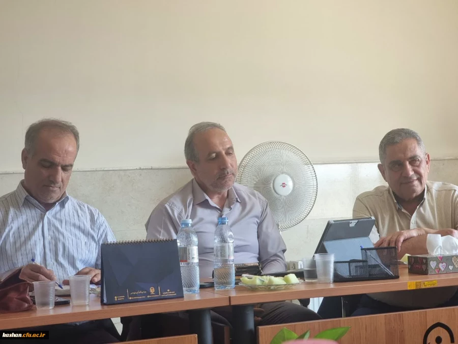بازدید میدانی جمعی از مسئولین دانشگاه فرهنگیان از مرکز امام خمینی (ره) کاشان 2