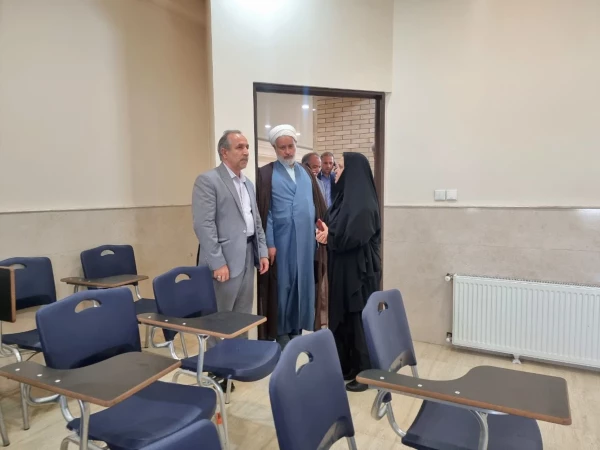 بازدید میدانی جمعی از مسئولین دانشگاه فرهنگیان از مرکز امام خمینی (ره) کاشان 4