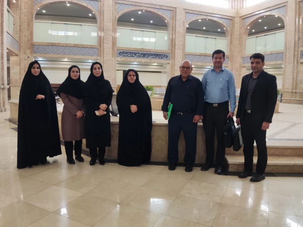 بازدید مسئولین استان از مرکز امام خمینی(ره) کاشان 2