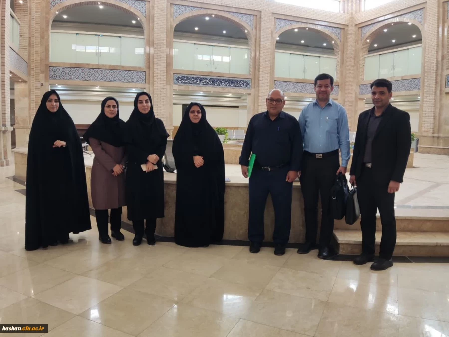 بازدید مسئولین استان از مرکز امام خمینی(ره) کاشان 2