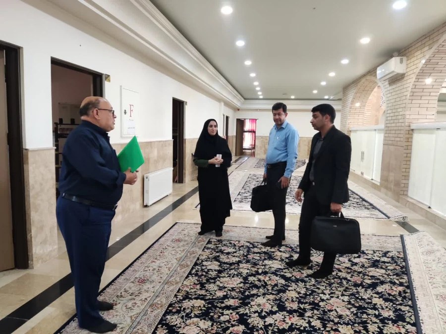 بازدید مسئولین استان از مرکز امام خمینی(ره) کاشان 3