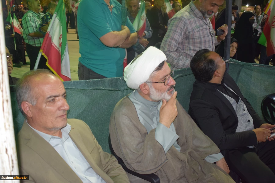 دکتر ابراهیمی در تجمع مردمی میدان شهید خامنه ای کاشان سخنرانی کرد 4